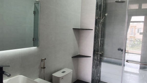 Bán nhà 218/4 Võ văn Hát, Quận 9. DT: 5.5m x 10.0m, diện tích: 60m2 giá: 6.3 tỷ