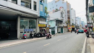 Bán nhà 90 Hồ Bá Kiện, Quận 10. DT: 4.7m x 15.5m, diện tích: 72m2 giá: 18.0 tỷ