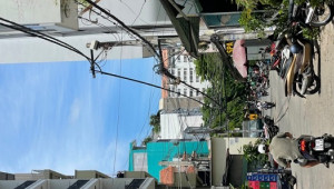 Bán nhà 30/33 Nguyễn Cửu Vân, Bình Thạnh. DT: 6.5m x 22.0m, diện tích: 158m2 giá: 30.0 tỷ